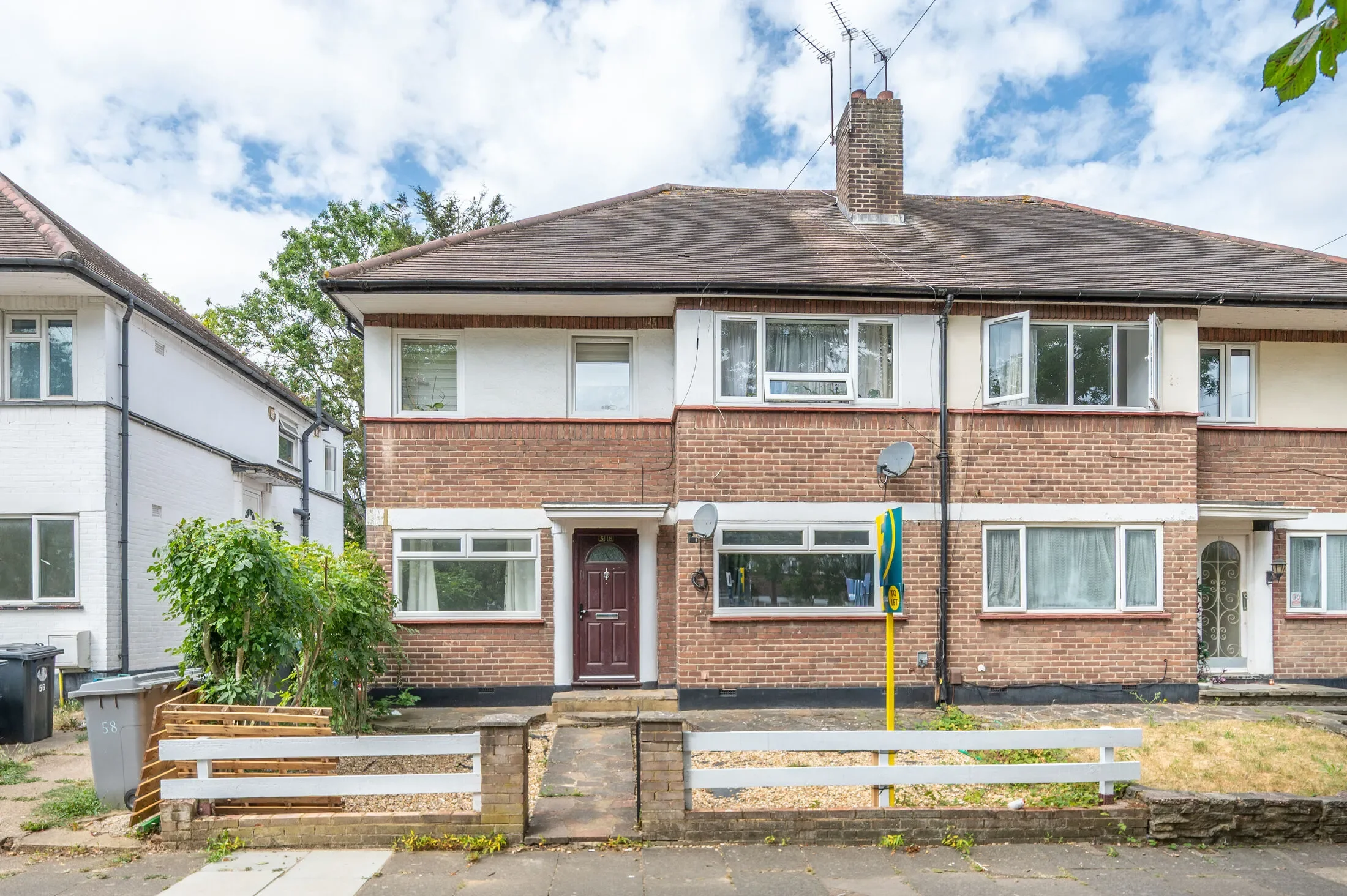 Flat Rayners Close in Greater London