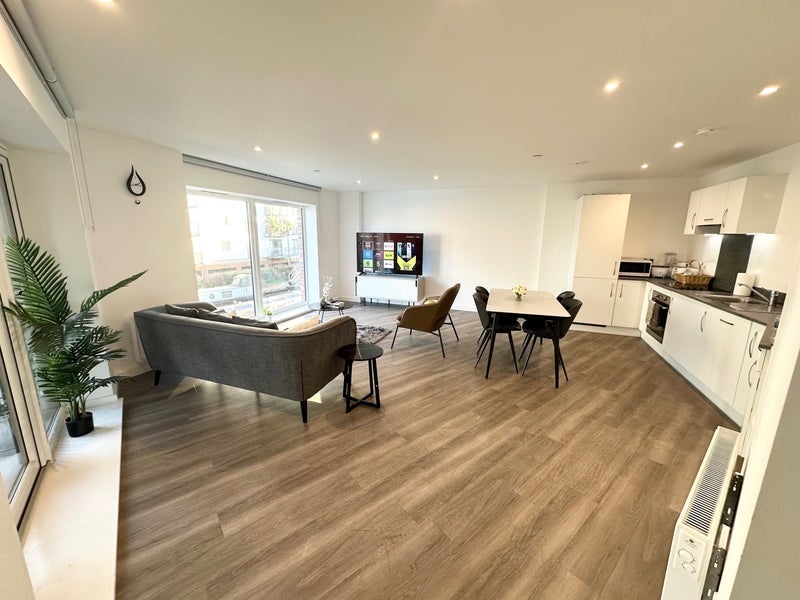 Flat Marina Place in Birmingham
