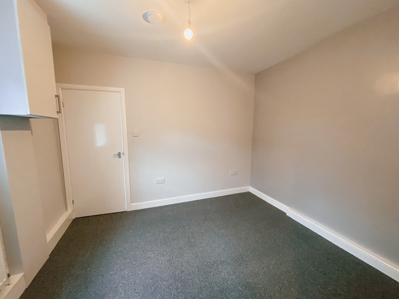 Flat Hainton Avenue in Grimsby