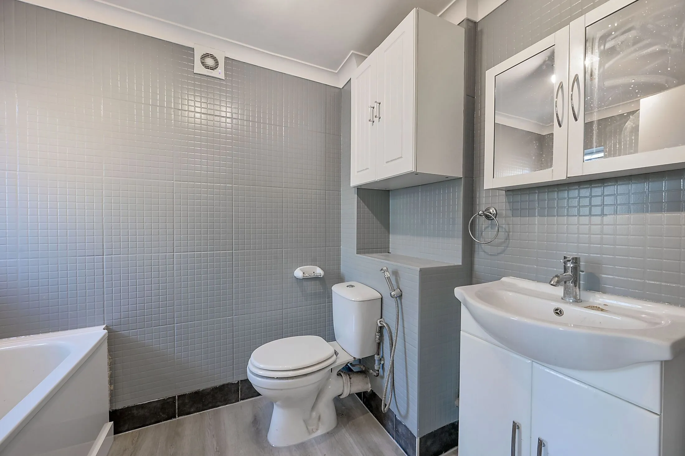 Flat Rockley Road in Greater London