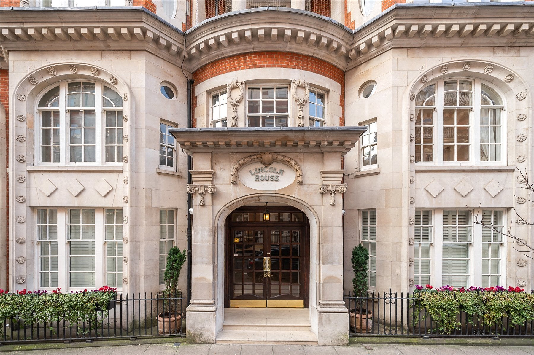 Flat Brompton Road in Greater London