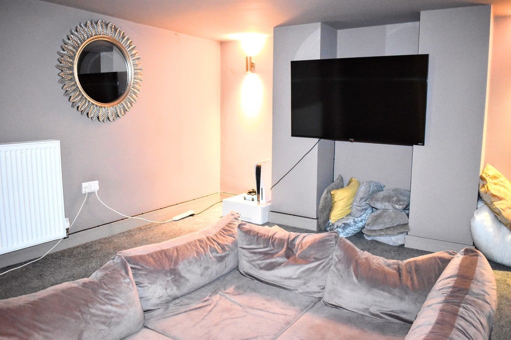 Flat Broadhurst Street in Hazel Grove