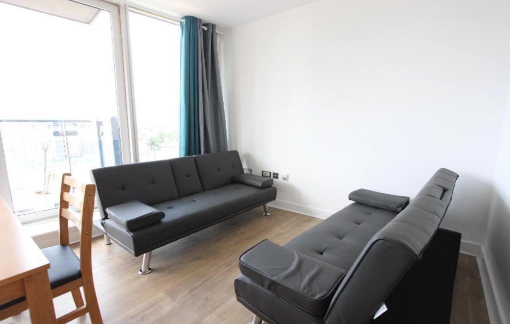 Flat Angel Lane in Greater London