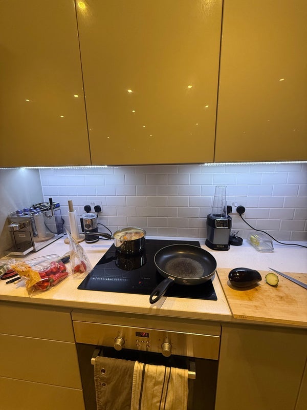 Room Sayer Street in Greater London