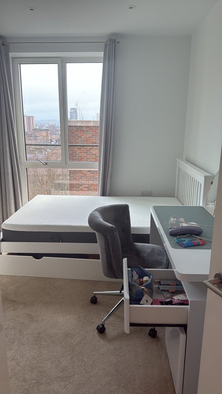 Room Sayer Street in Greater London