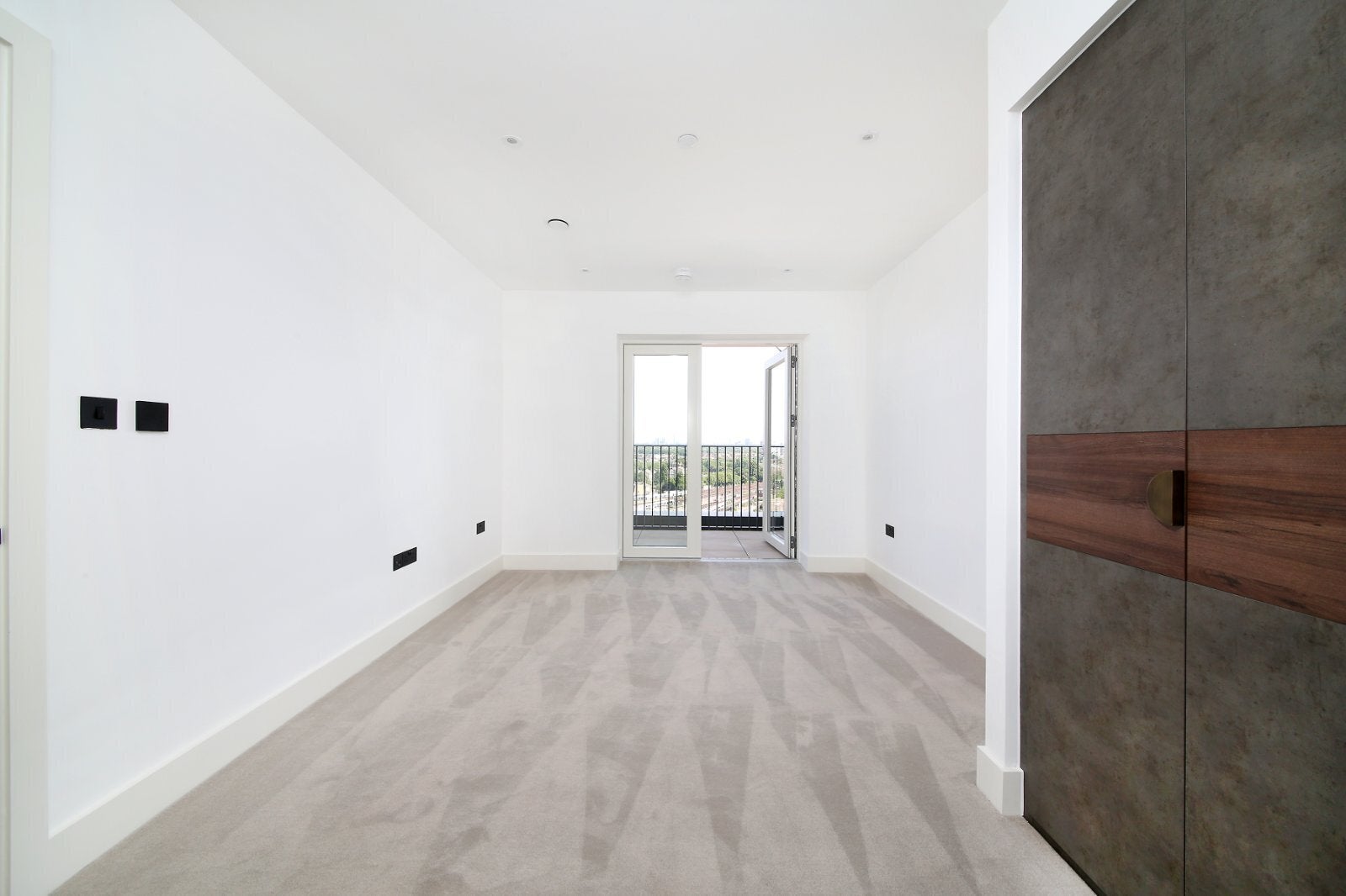 Flat Northcote Road in Greater London