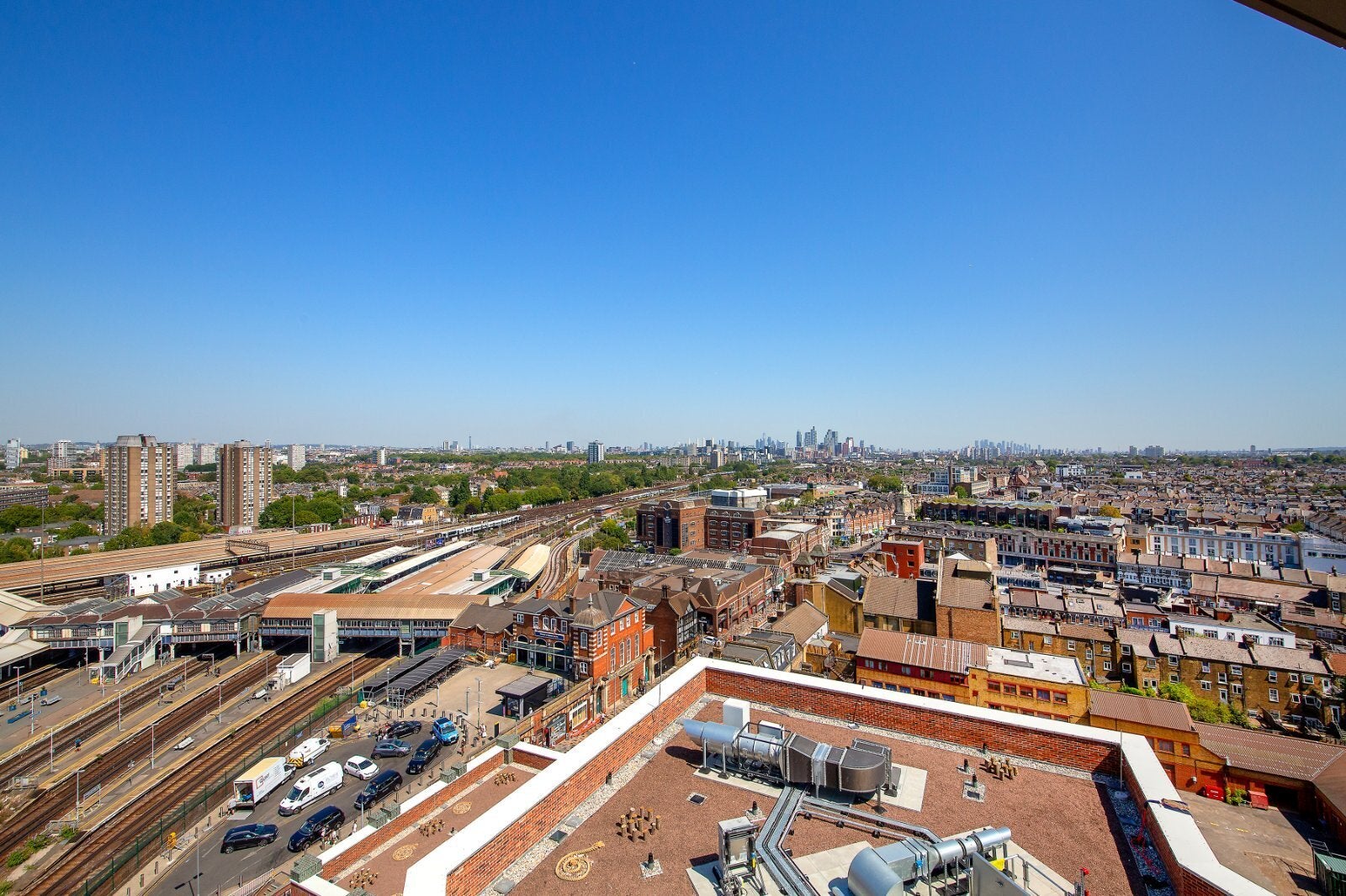 Flat Saint John's Hill in Greater London