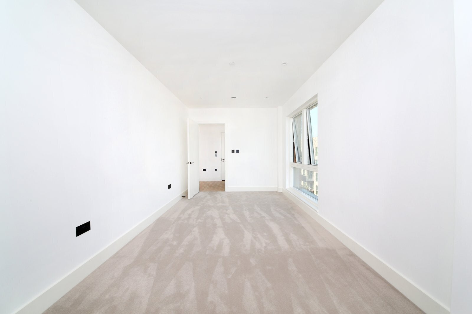 Flat Northcote Road in Greater London