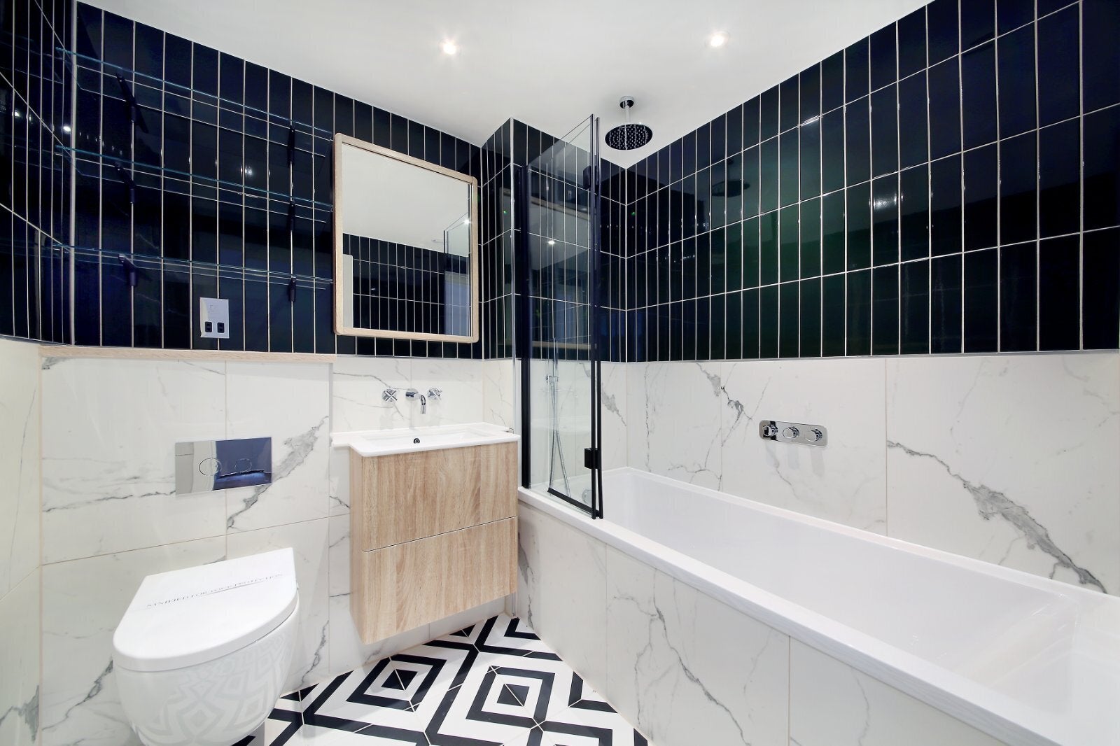 Flat Northcote Road in Greater London