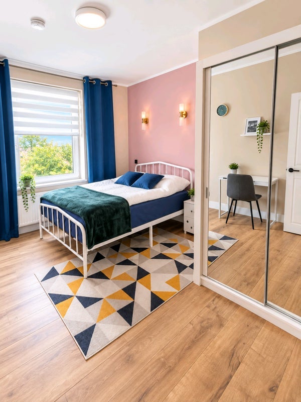 Flat Royston Mains Gardens in City of Edinburgh
