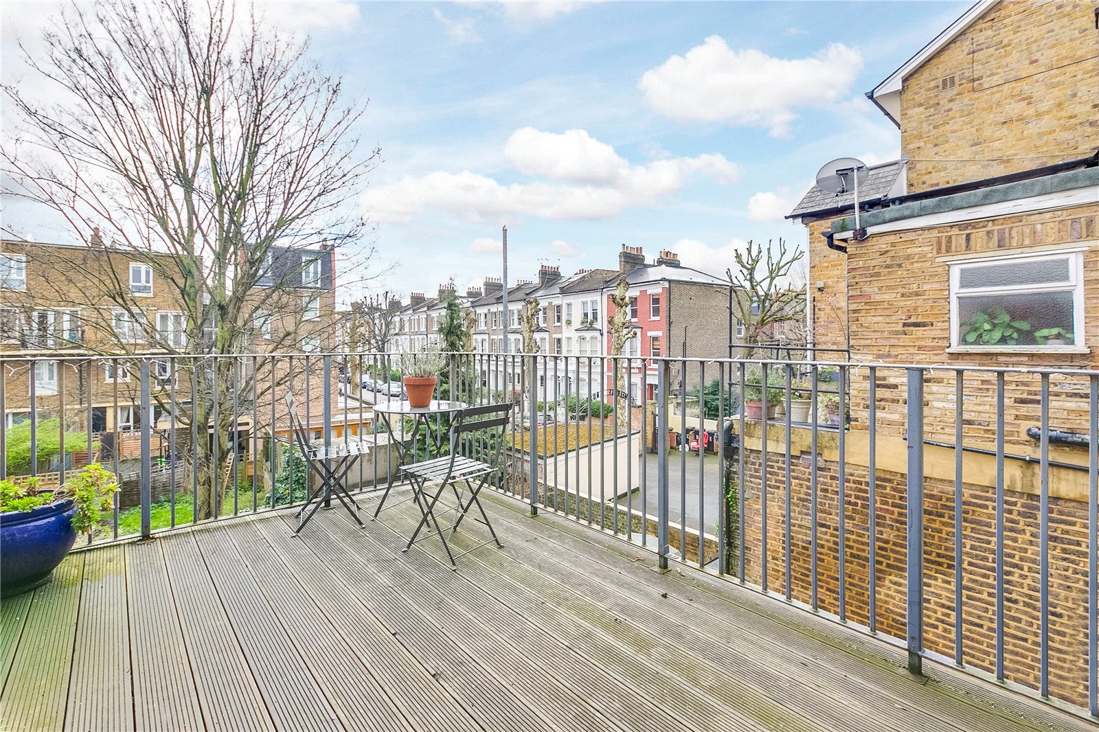 Flat Sulgrave Road in Greater London