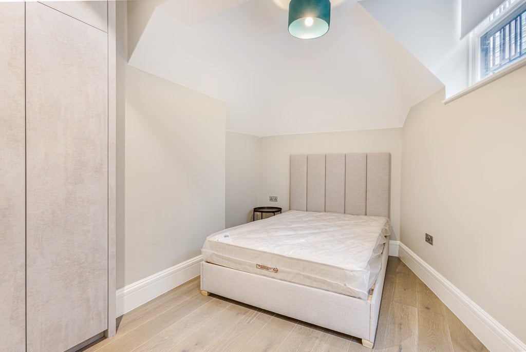 Flat Collingham Road in Greater London