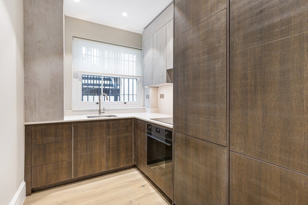 Flat Collingham Road in Greater London