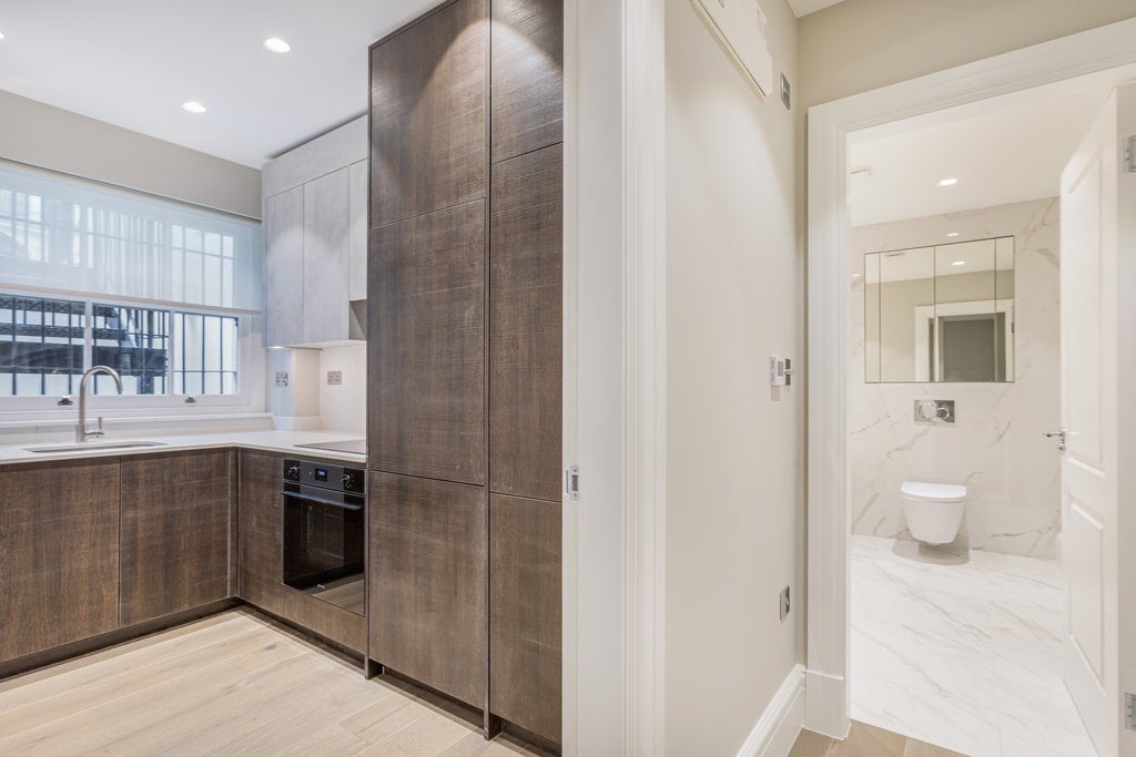 Flat Collingham Road in Greater London