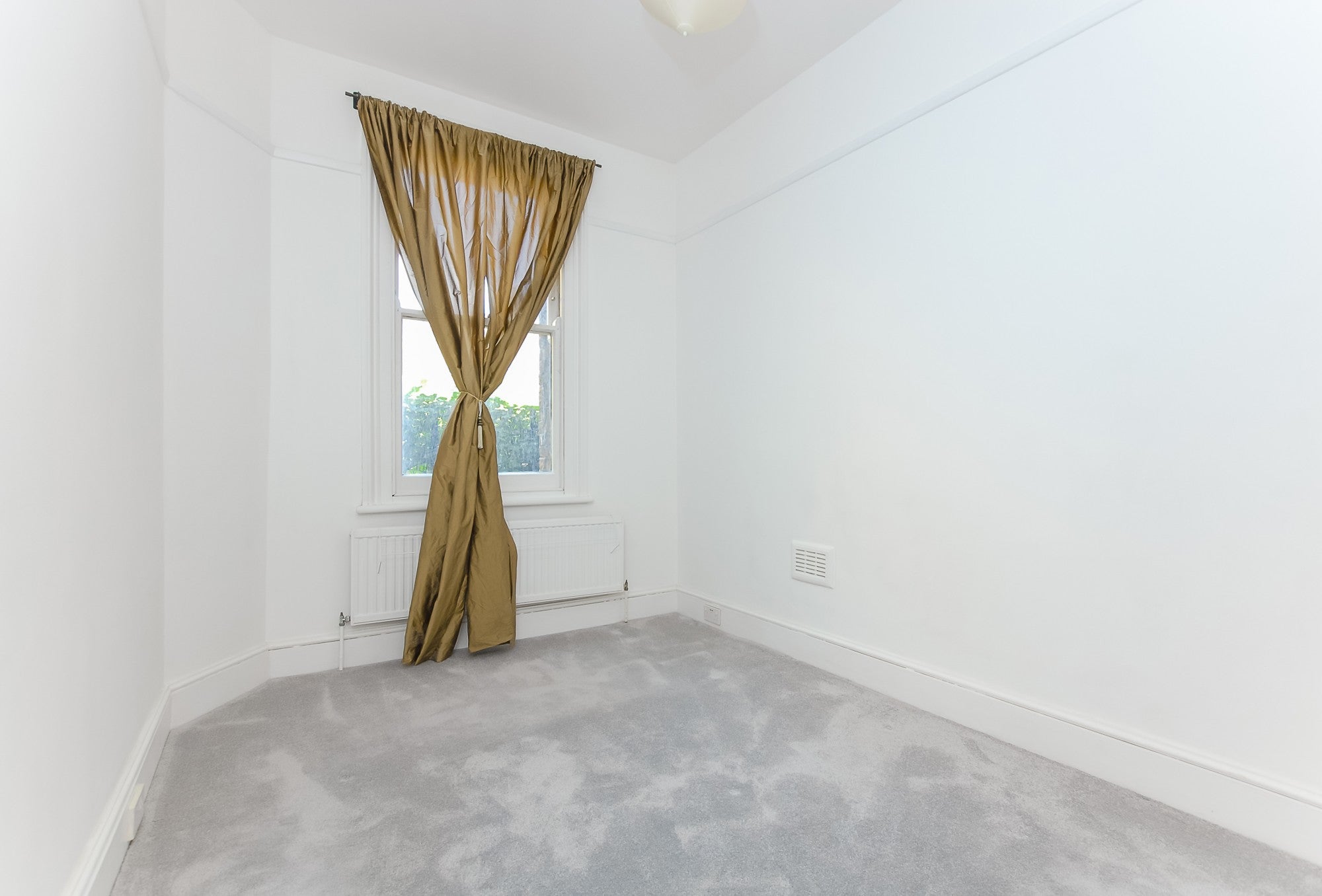 Flat Mornington Avenue in Greater London