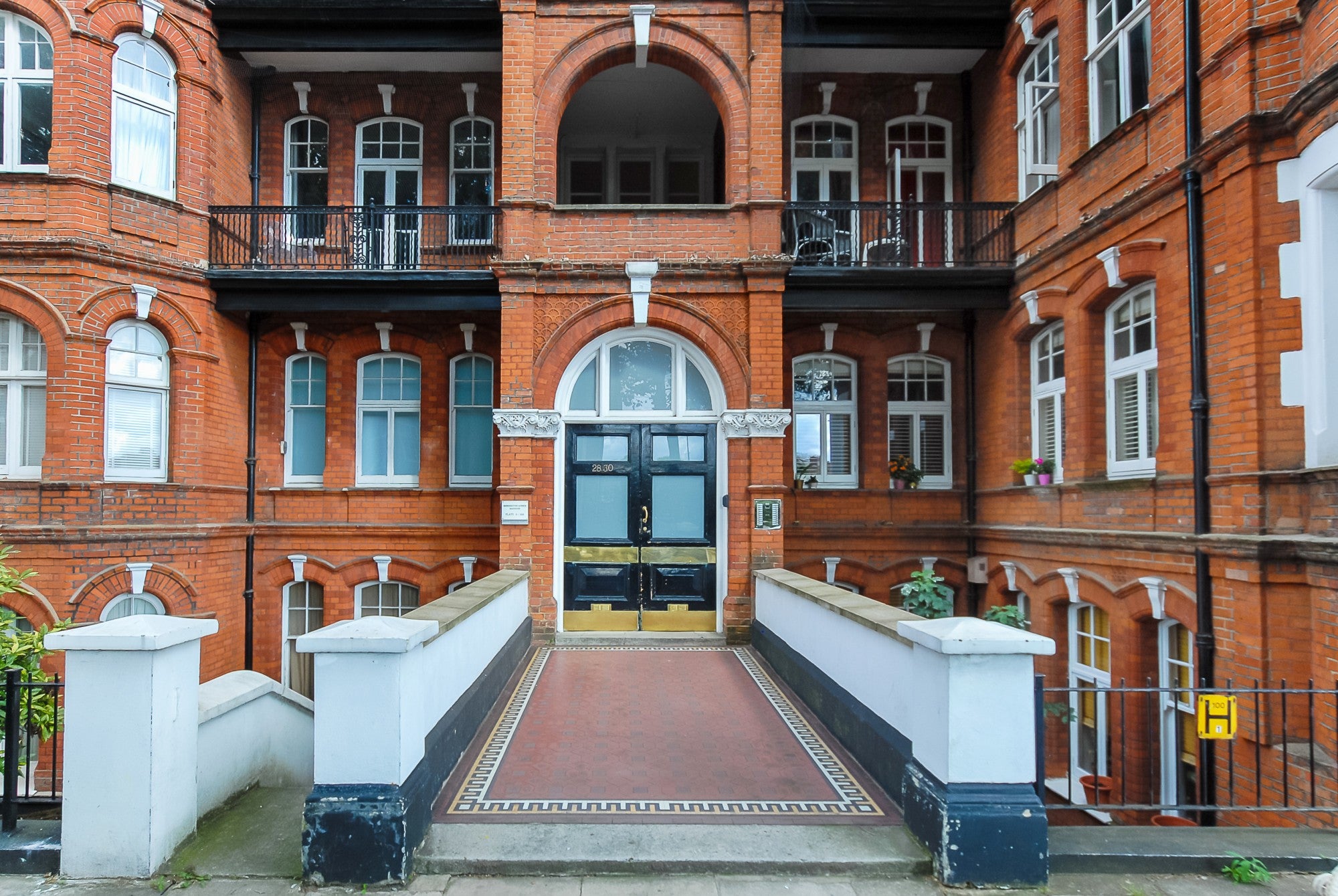 Flat Mornington Avenue in Greater London