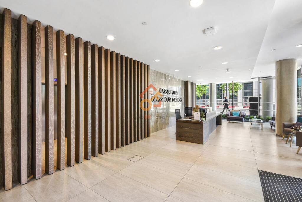 Flat Glasshouse Street in London