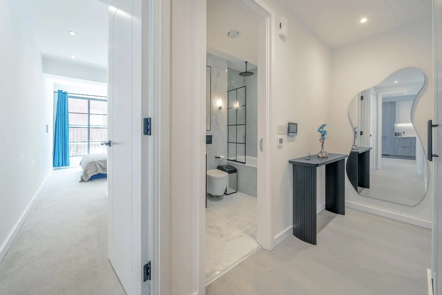 Flat Osborn Street in Greater London