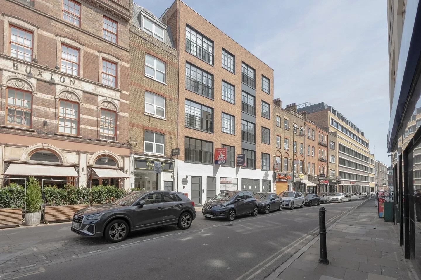 Flat Osborn Street in Greater London