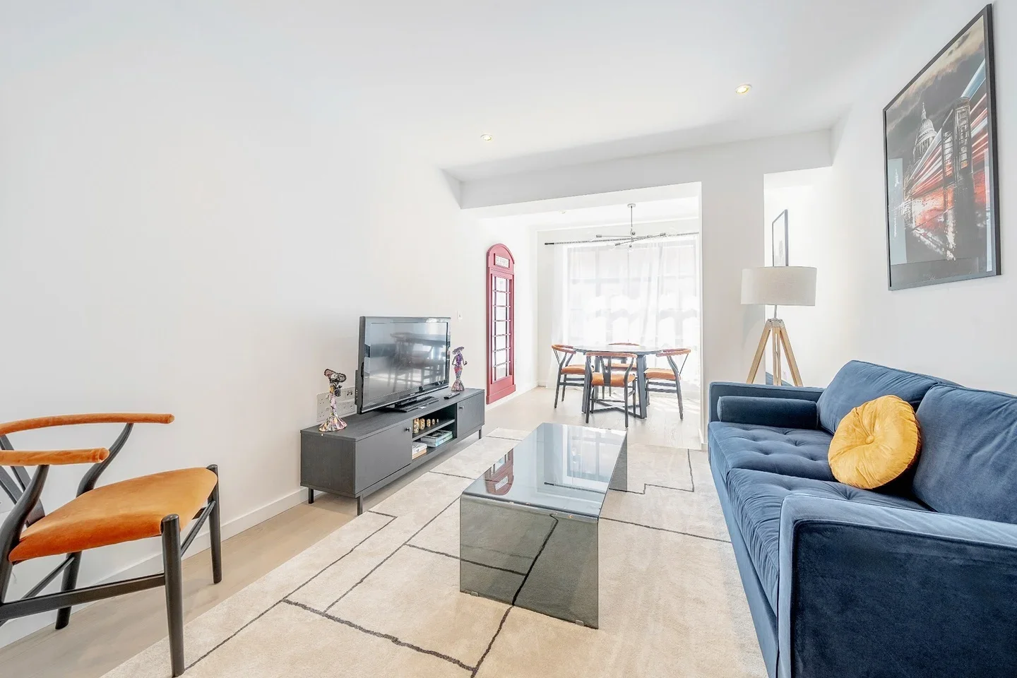 Flat Osborn Street in Greater London