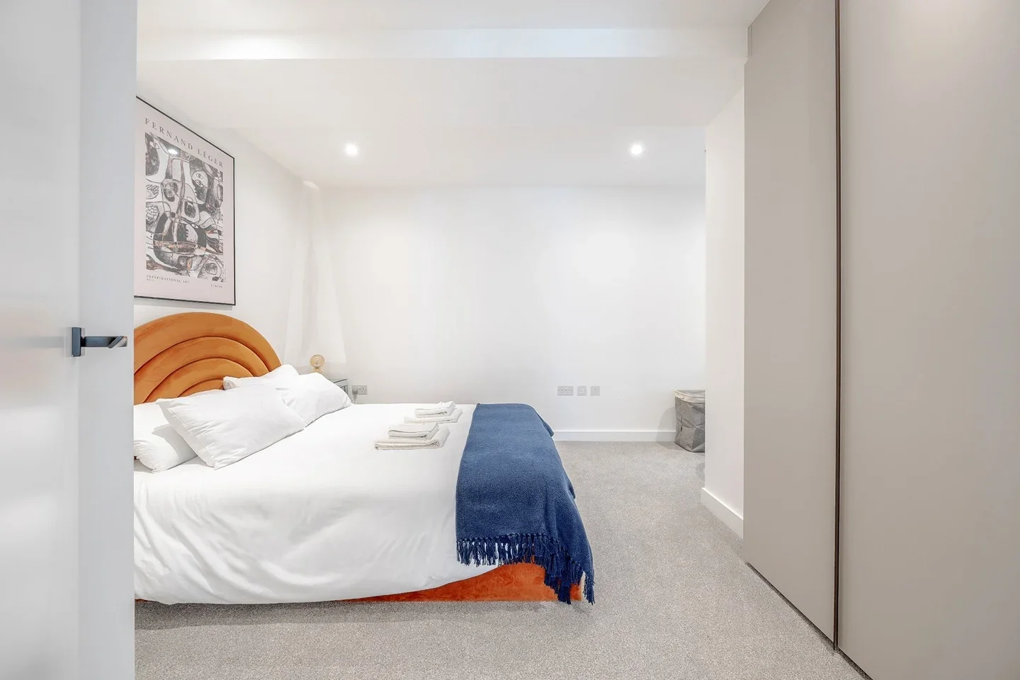 Flat Osborn Street in Greater London