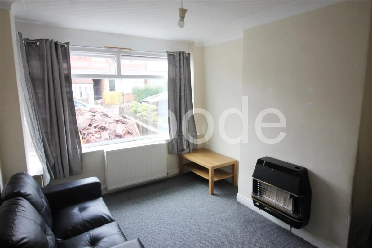 Flat Cross Chestnut Grove in Leeds