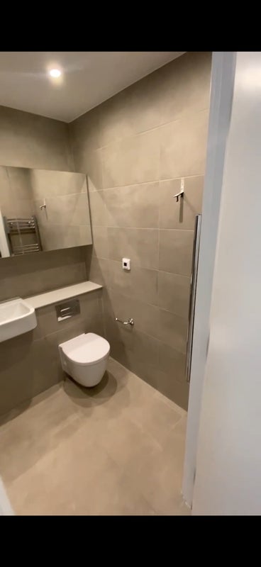 Flat Caithness Walk in Greater London