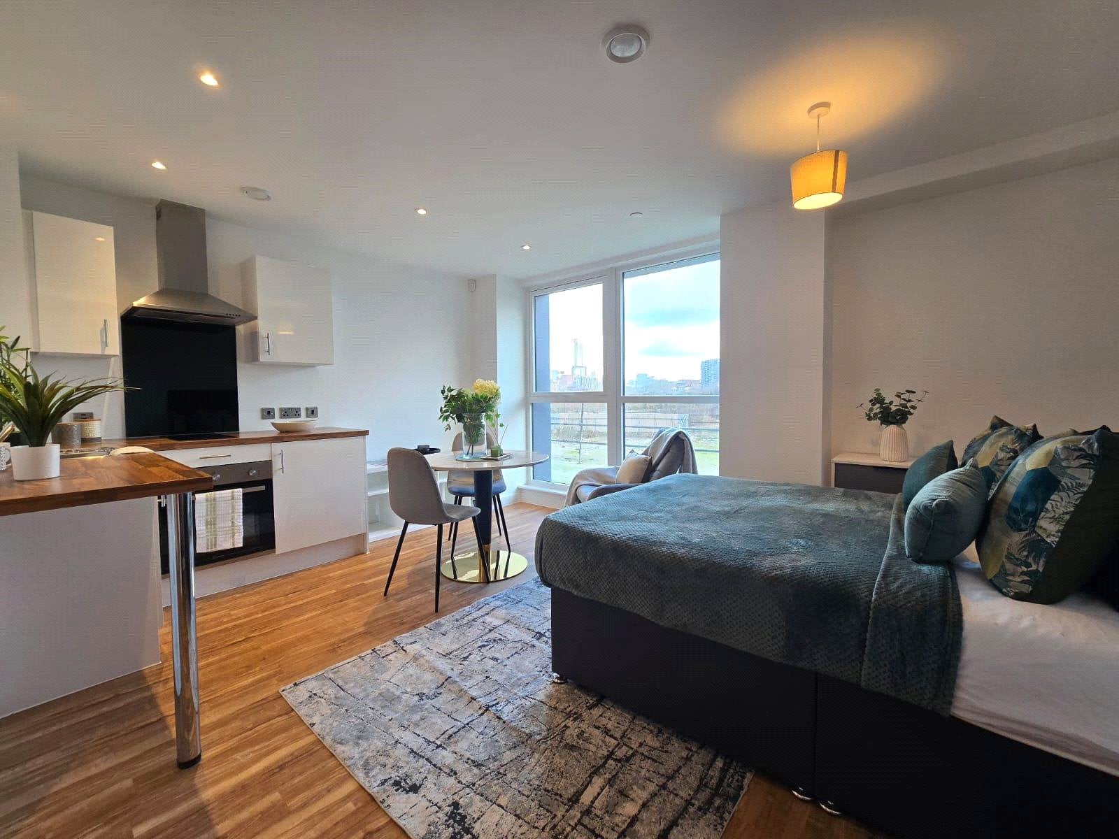 Flat Pomona Strand in Trafford