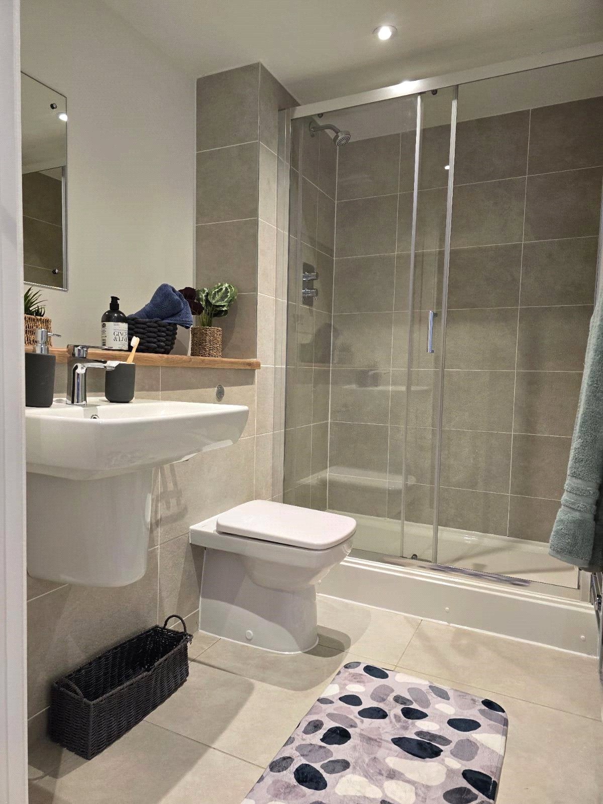 Flat Pomona Strand in Trafford