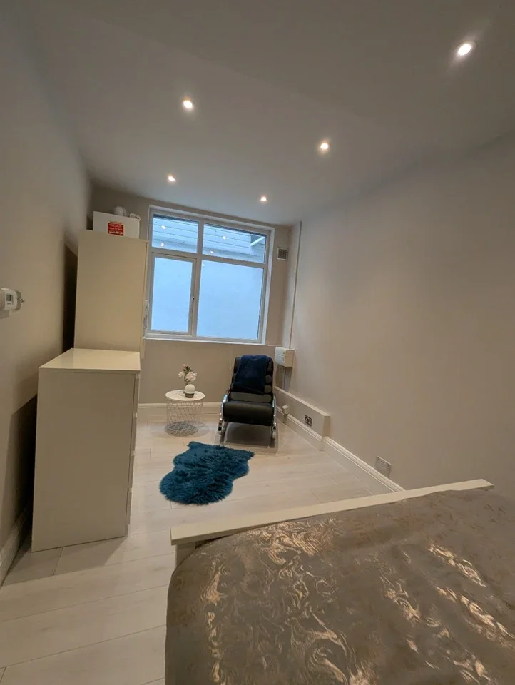 Flat Kingsland Road in Greater London
