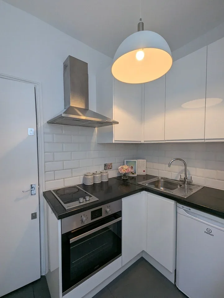 Flat Kingsland Road in Greater London