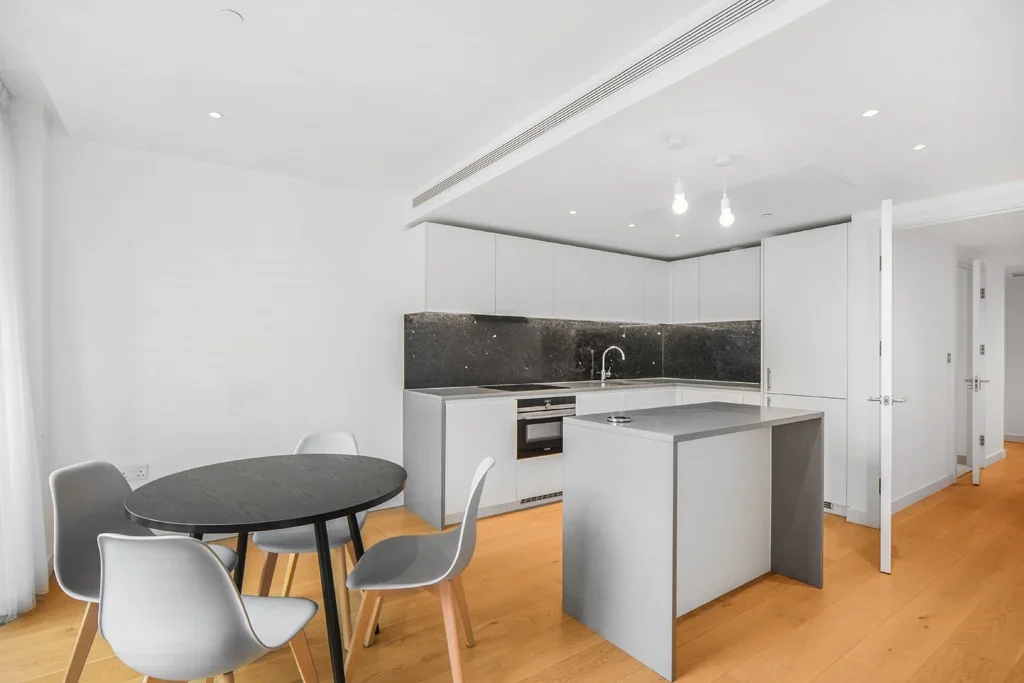 Flat Millharbour in Greater London