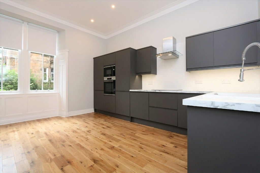 Flat Queensborough Gardens in Glasgow