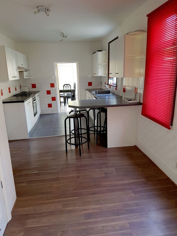 Room Carlingford Road in Greater London