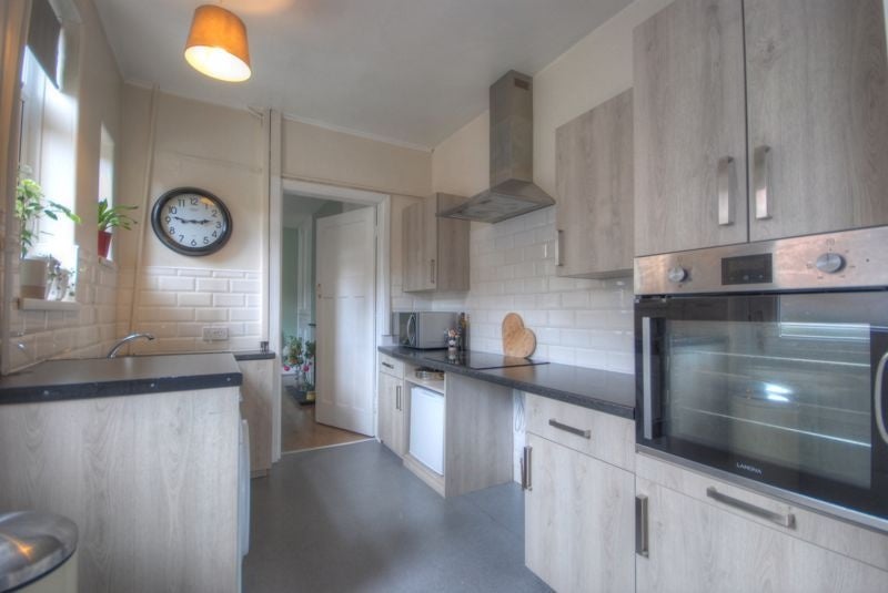 Flat Ovington Grove in Newcastle upon Tyne