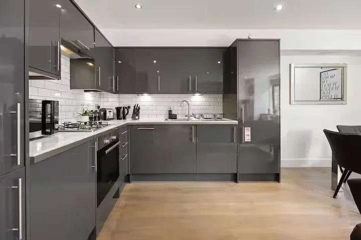 Flat Arthur Road in Greater London