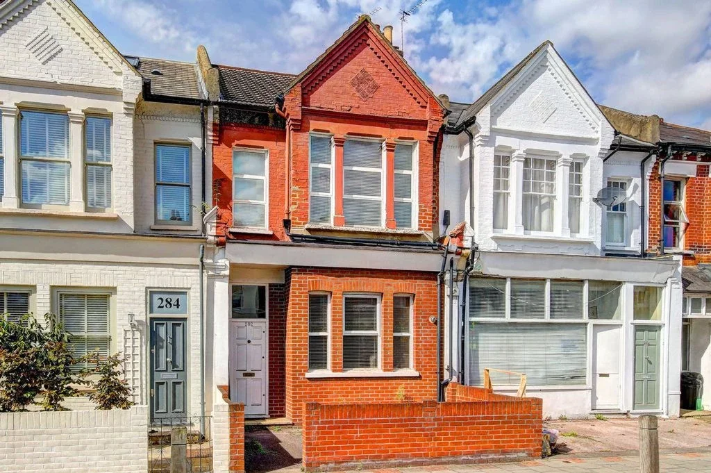 Flat Earlsfield Road in Greater London