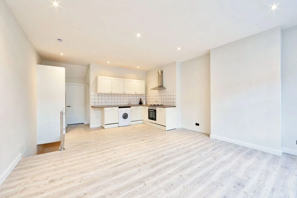 Flat Earlsfield Road in Greater London