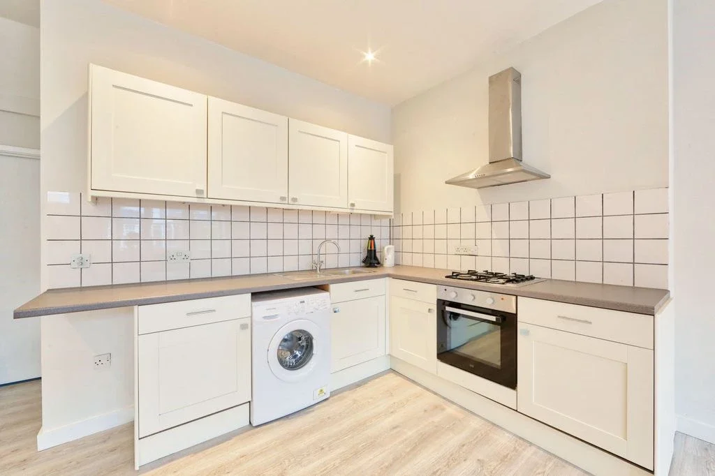 Flat Earlsfield Road in Greater London