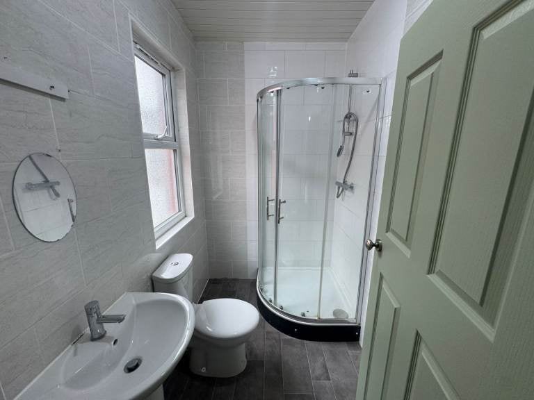 Room Ashburnham Road in Luton