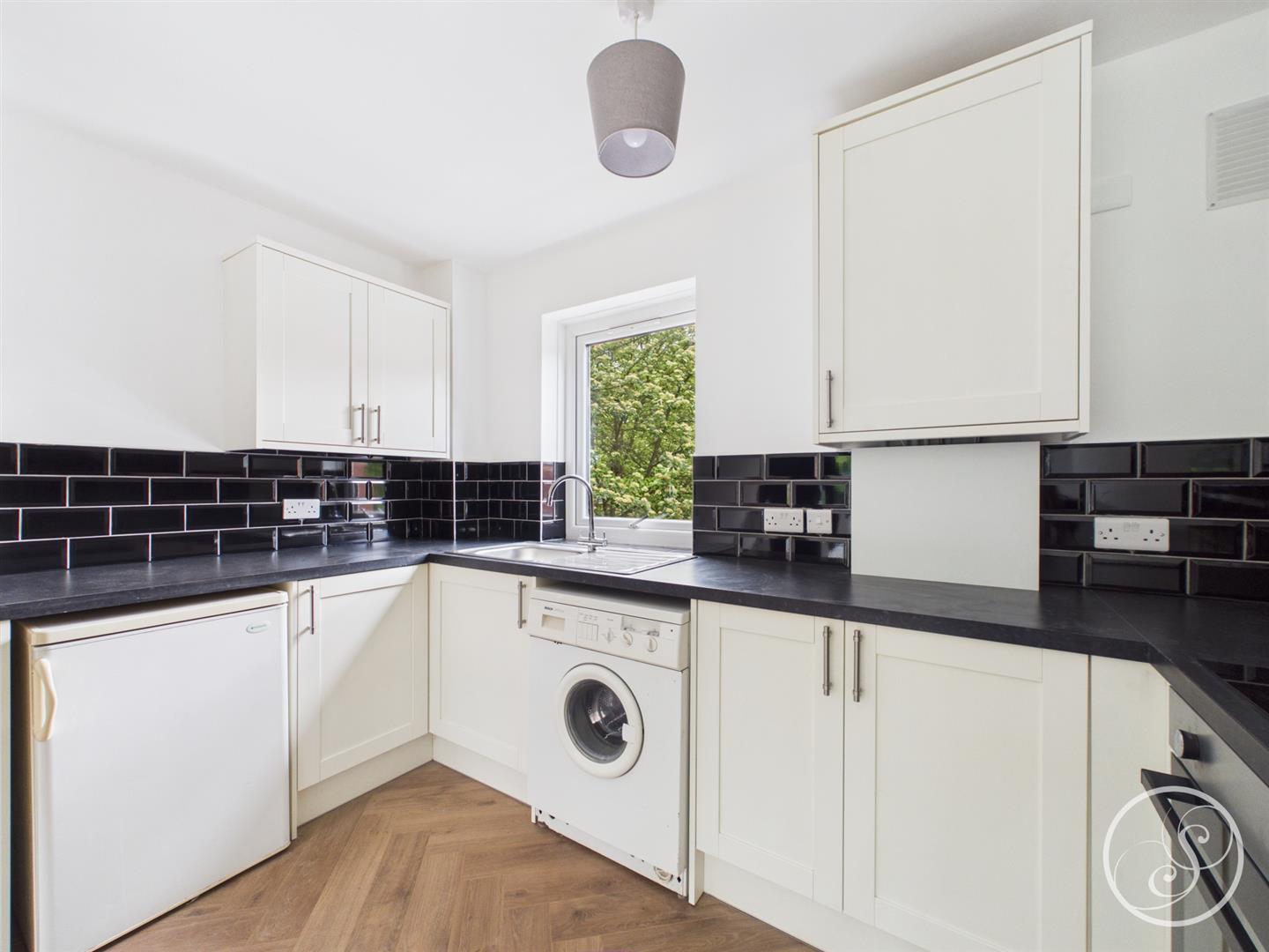 Flat Sholebroke Avenue in Leeds