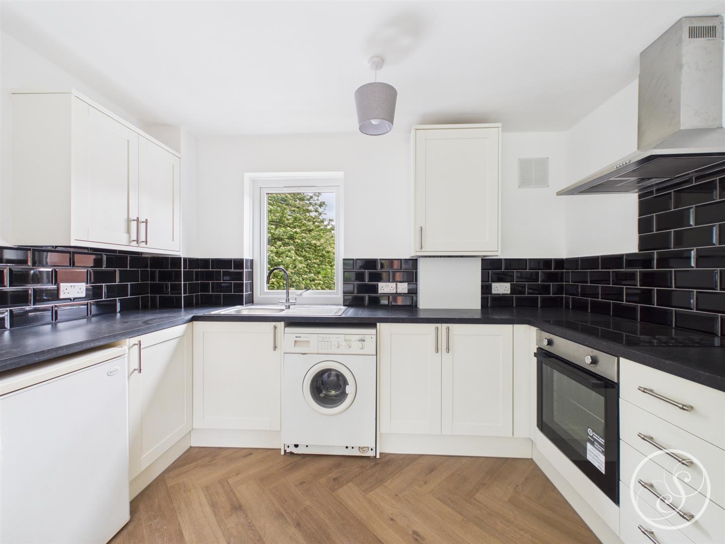 Flat Sholebroke Avenue in Leeds