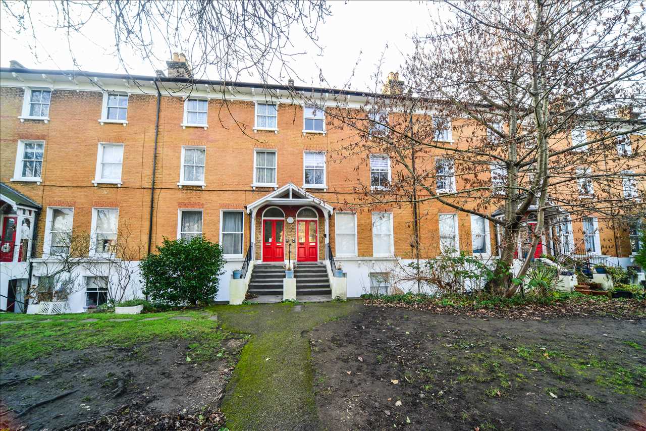 Flat Lee Road in Greater London