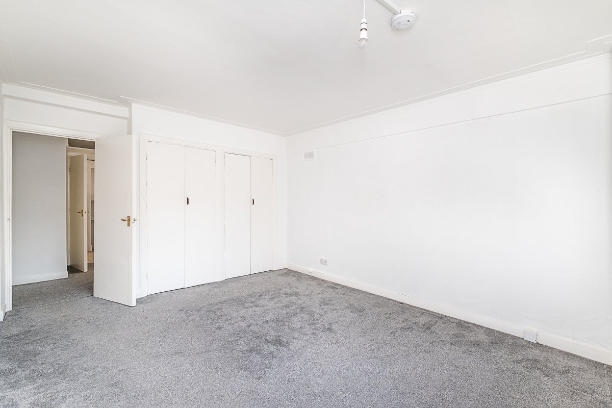 Flat Wavertree Road in Greater London