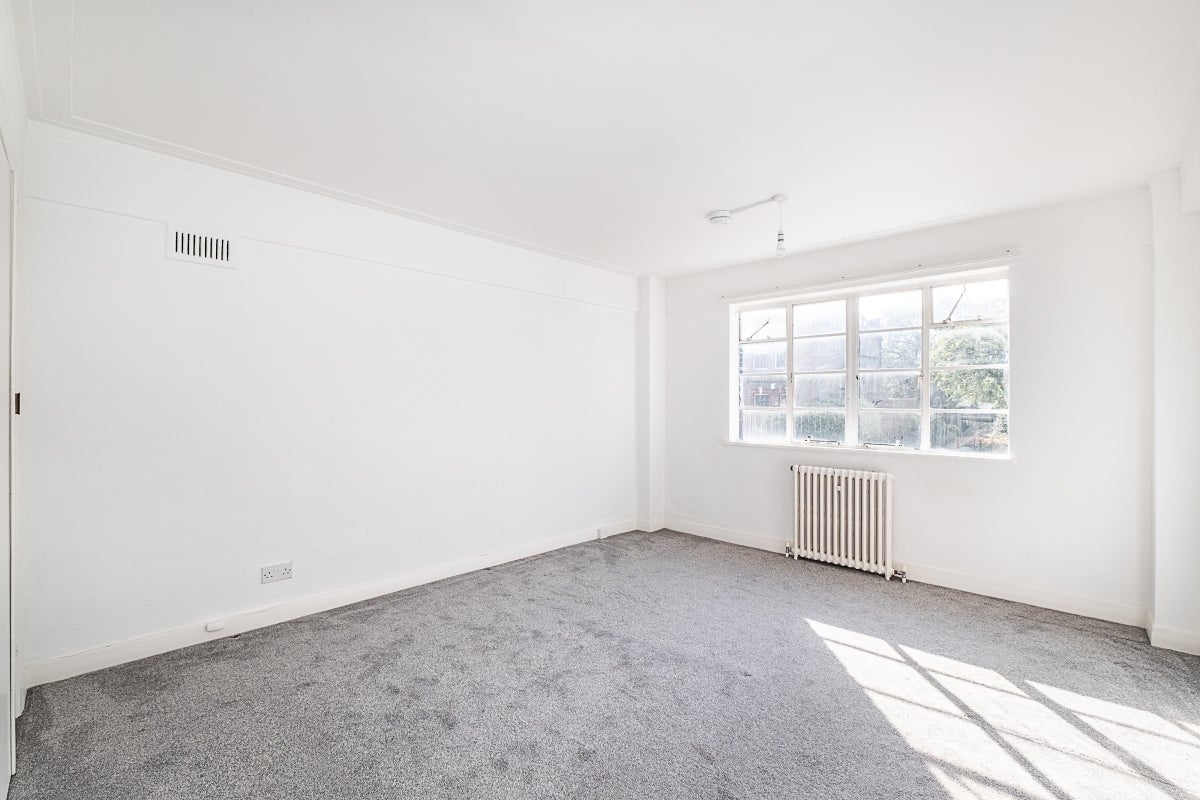 Flat Wavertree Road in Greater London
