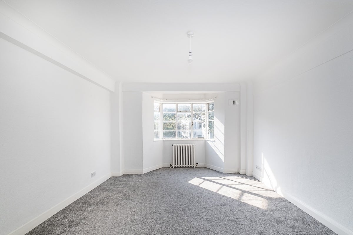 Flat Wavertree Road in Greater London