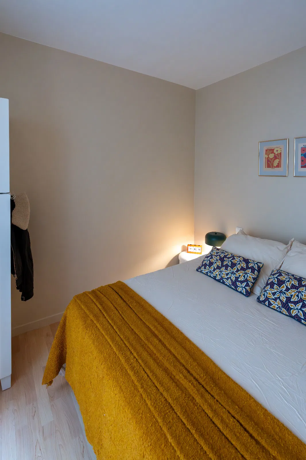 Flat Rue Fourcroy in Paris
