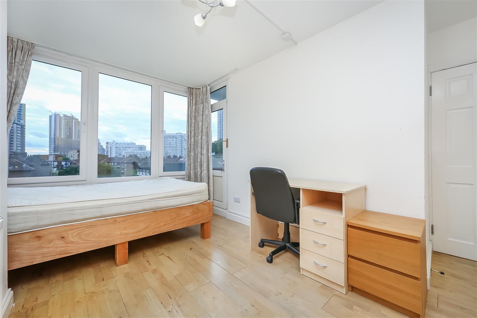 Flat Harper Road in Greater London
