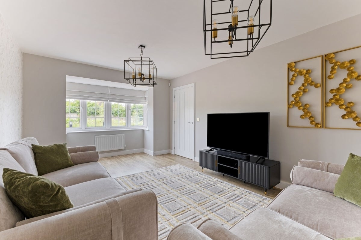 House Elizabeth Gardens in Broxbourne