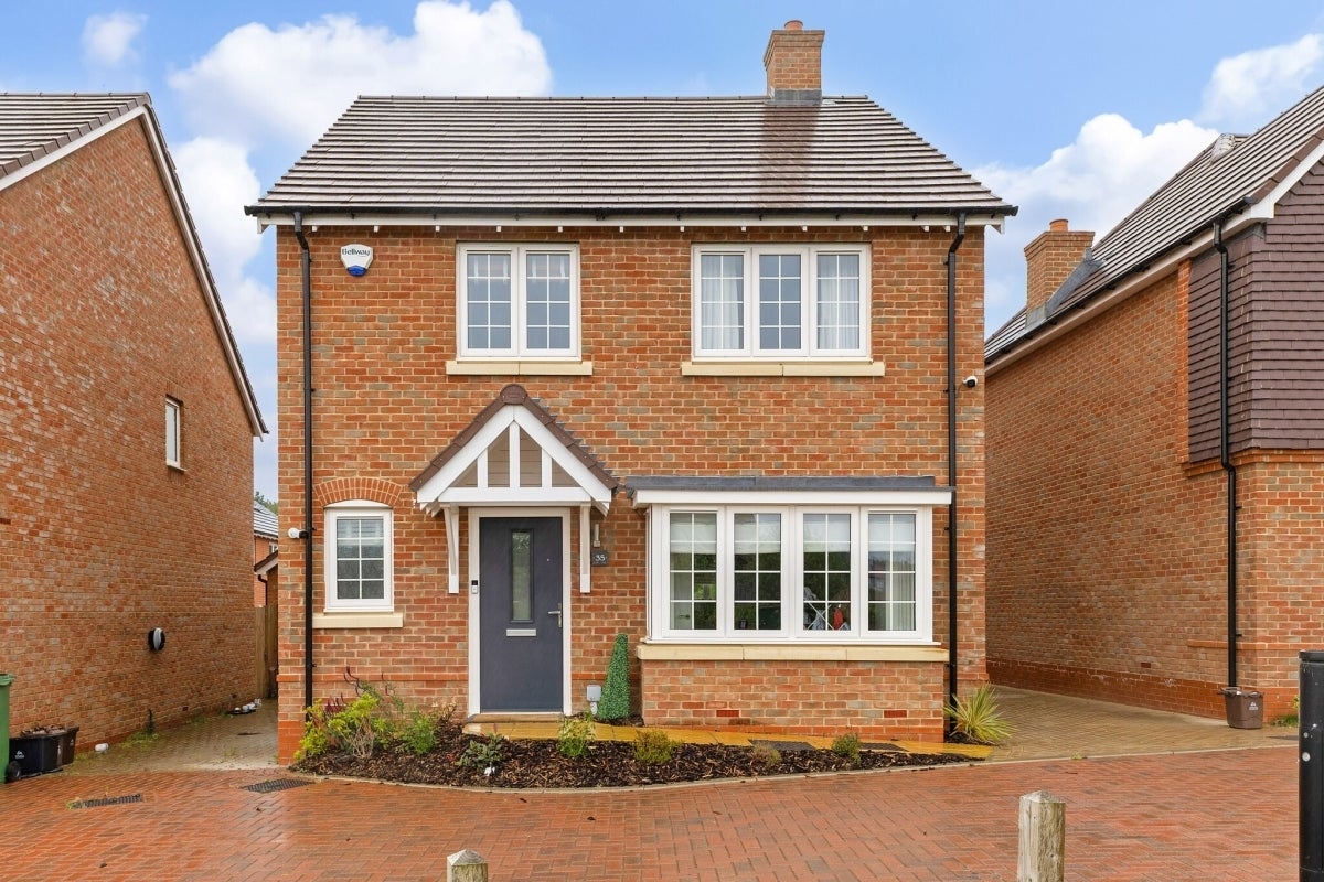 House Elizabeth Gardens in Broxbourne